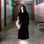 Pegadinha do fantasma da menina no corredor