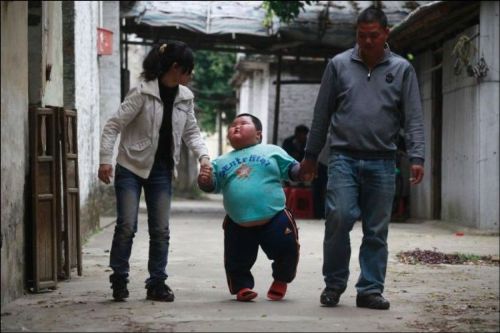 Mais fotos do chinês de 3 anos e 60 kg
