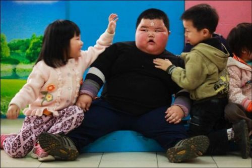 Mais fotos do chinês de 3 anos e 60 kg