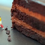 Bonecos em miniatura com alimentos