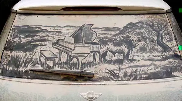 Para brisa traseiro + Poeira = Arte