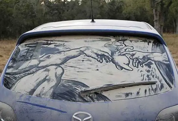 Para brisa traseiro + Poeira = Arte