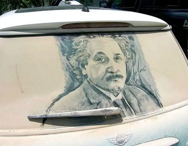 Para brisa traseiro + Poeira = Arte