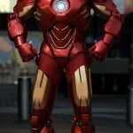Réplica da armadura do Homem de Ferro feita de papelão