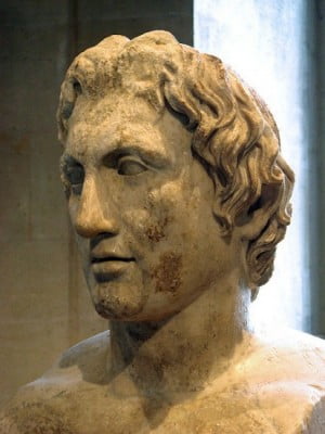 Legenda: Busto de Alexandre Magno, exposto no Museu do Louvre (Paris).