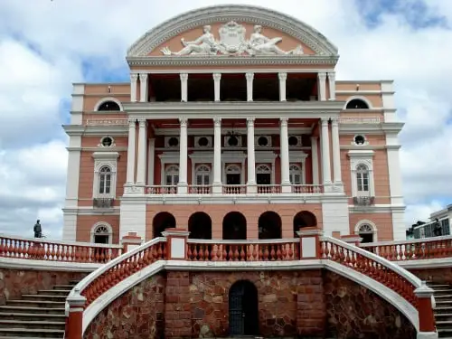 O Teatro Amazonas, em Manaus, inaugurado no auge do Ciclo da Borracha.
