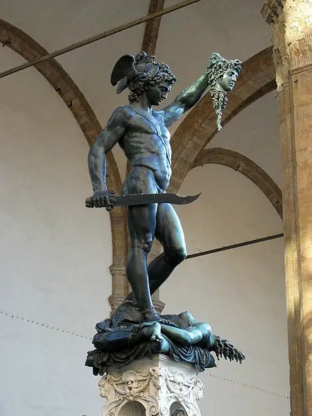 Legenda: Perseu e a cabeça de Medusa, de Benvenuto Cellini (1554).