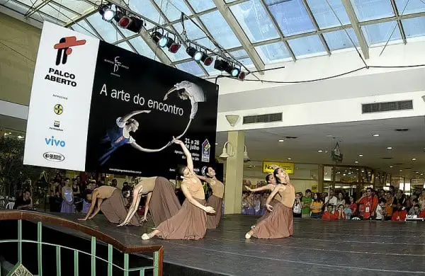 Legenda: Apresentação durante o Festival de Dança de Joinville.