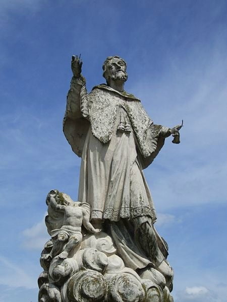  Escultura de São Jerônimo, padroeiro dos tradutores, exposta em Varazdin, na Croácia.