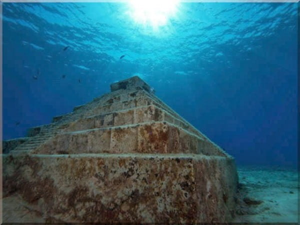 Pirâmides submersas