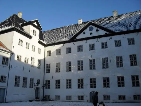 O Castelo Dragsholm: residência da nobreza, masmorra e um ponto turístico de arrepiar.