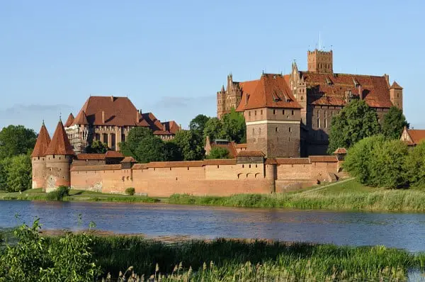 Vista geral do Castelo de Malbork, na Polônia.