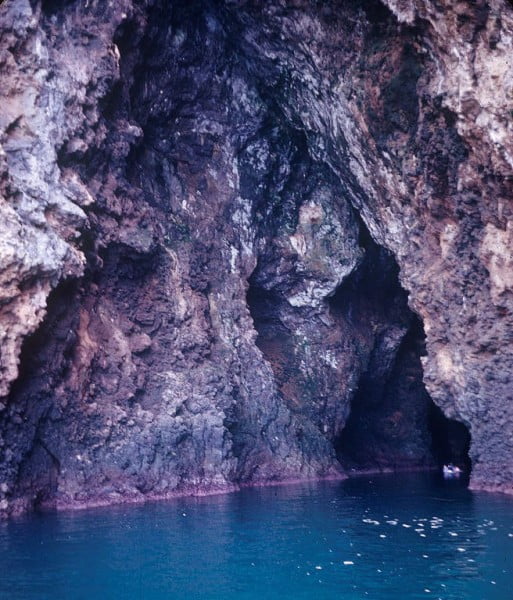 Matainaka, a maior caverna marinha do mundo.