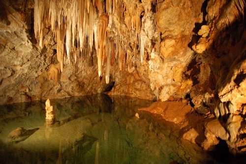 Estalactites da gruta do Janelão.