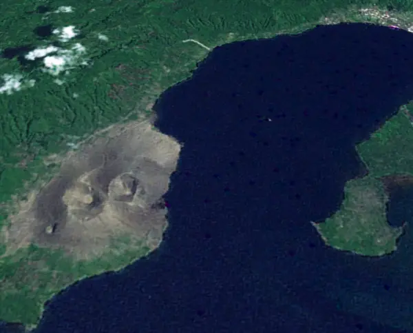 A caldeira do vulcão Rabaul vista do espaço.