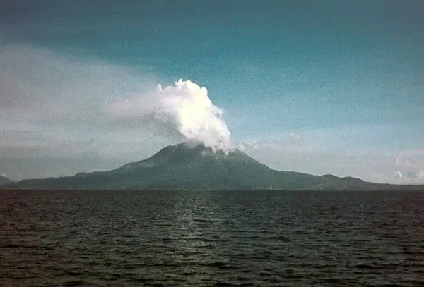 Erupção do vulcão Sakurajima, em 1974.