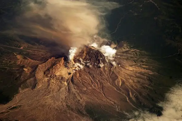 O monte Shiveluch, fotografado em 2007 a partir da Estação Espacial Internacional.