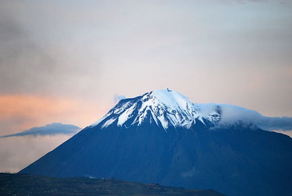O Tungurahua, visto de Riobamba.