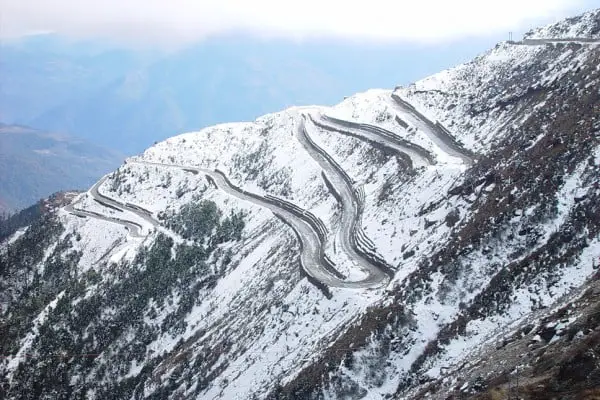 Arunachal Pradesh é provavelmente a mais linda e perigosa estrada do Himalaia.