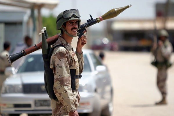  Soldado do exército iraquiano portando um RPG.