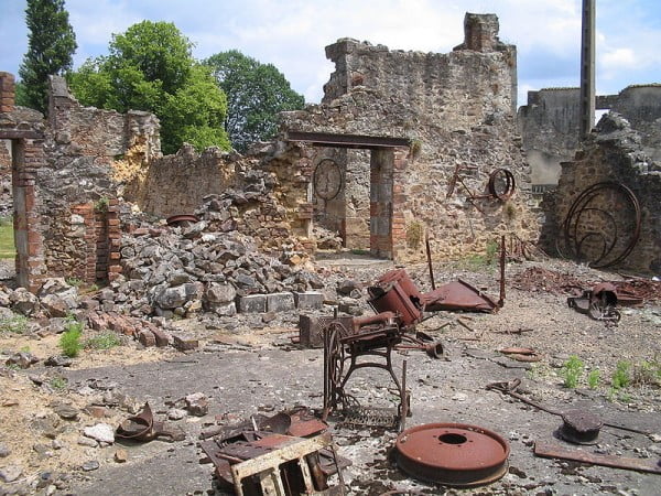  As ruínas de Oradour-sur-Glane foram mantidas como testemunhas da história.