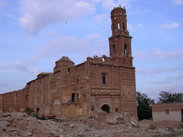  Igreja de San Augustin, uma das relíquias de Belchite.