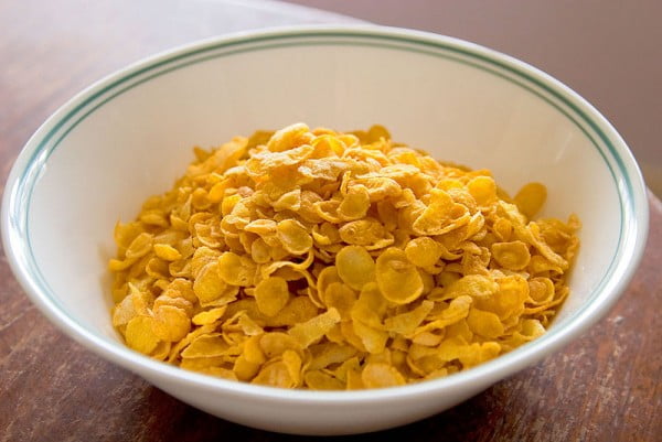 Os flocos de milho (ou corn flakes), atualmente comercializados por diversas indústrias.