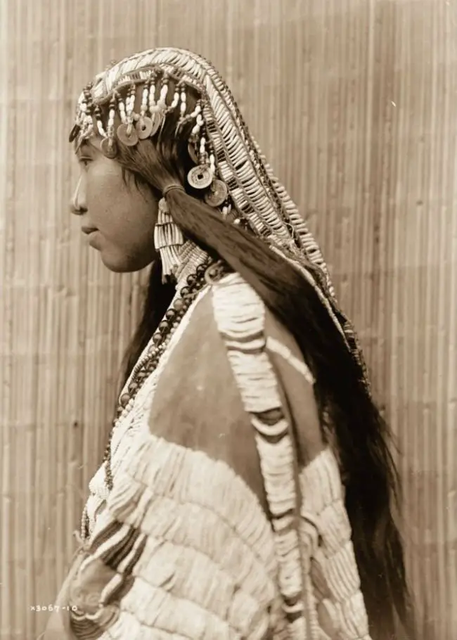 Uma mulher da tribo Wishran em 1910.