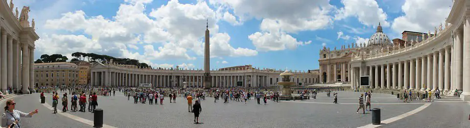 A Praça de São Pedro, no Vaticano.