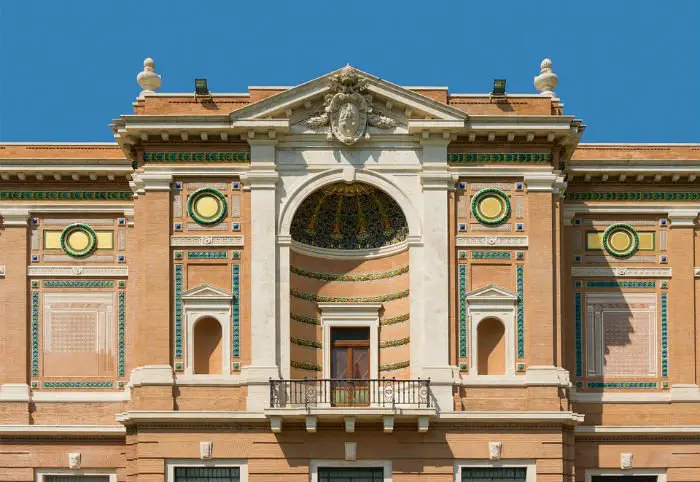 A varanda do palácio, de onde o papa se dirige oficialmente para os fiéis católicos.